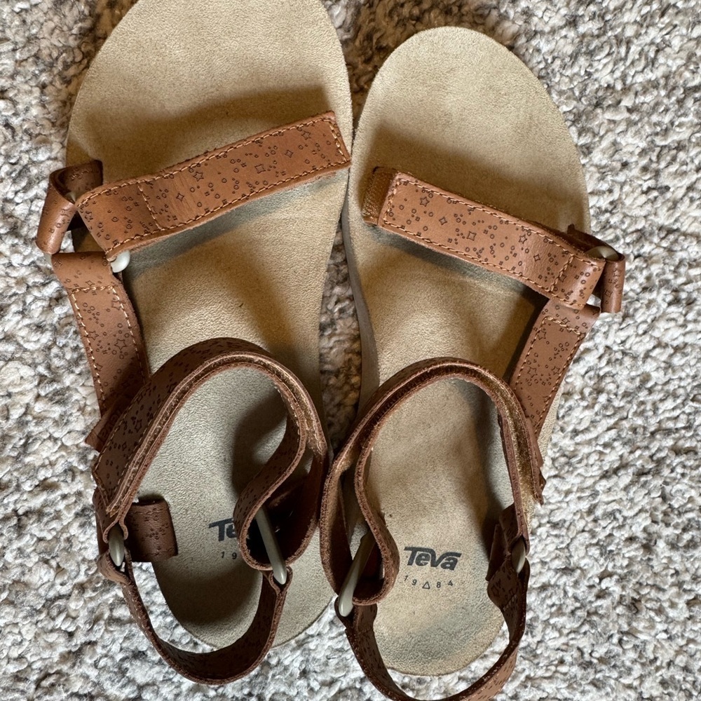Brown Teva Platform Sandals with Star Pattern - Women size 8